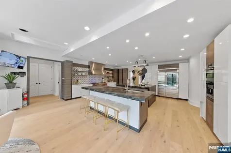 142 Hoover Drive Cresskill NJ 07626