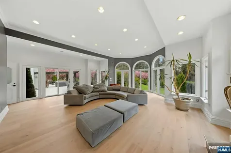 142 Hoover Drive Cresskill NJ 07626