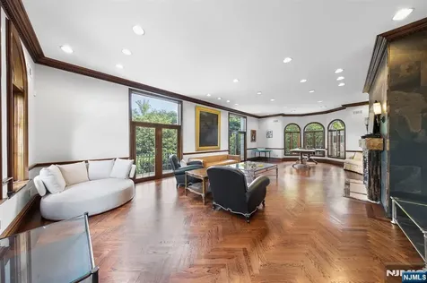 142 Hoover Drive Cresskill NJ 07626