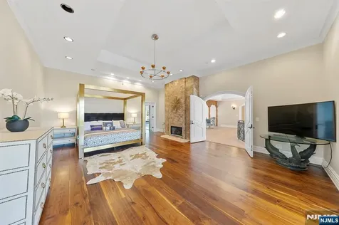 142 Hoover Drive Cresskill NJ 07626