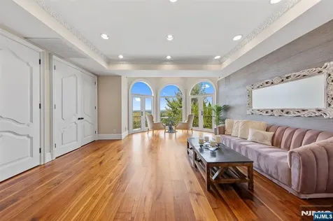 142 Hoover Drive Cresskill NJ 07626