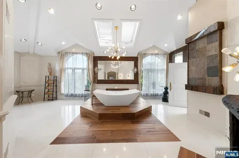 142 Hoover Drive Cresskill NJ 07626