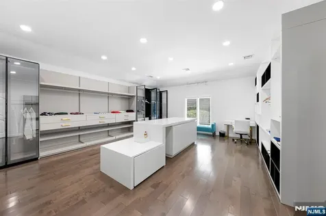 142 Hoover Drive Cresskill NJ 07626