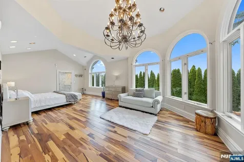 142 Hoover Drive Cresskill NJ 07626