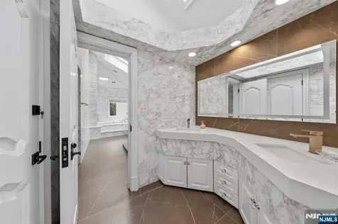 142 Hoover Drive Cresskill NJ 07626