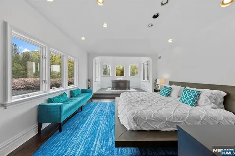 142 Hoover Drive Cresskill NJ 07626