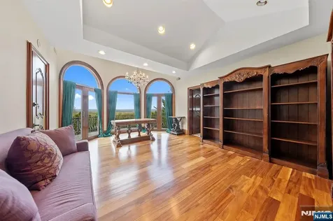 142 Hoover Drive Cresskill NJ 07626