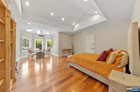 142 Hoover Drive Cresskill NJ 07626