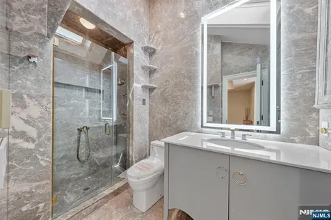 142 Hoover Drive Cresskill NJ 07626