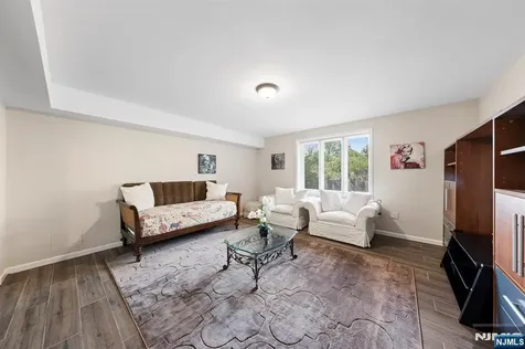 142 Hoover Drive Cresskill NJ 07626