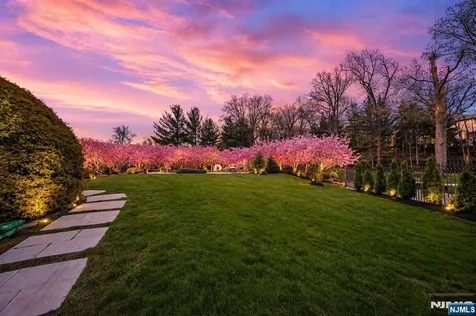 142 Hoover Drive Cresskill NJ 07626