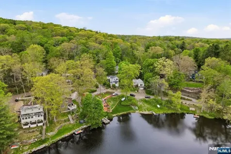48 Goldfinch Lane West Milford NJ 07421