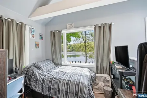 48 Goldfinch Lane West Milford NJ 07421
