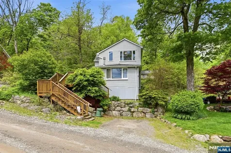 48 Goldfinch Lane West Milford NJ 07421