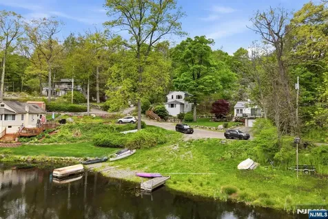 48 Goldfinch Lane West Milford NJ 07421
