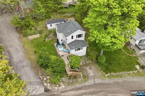 48 Goldfinch Lane West Milford NJ 07421