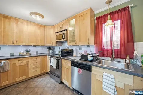 48 Goldfinch Lane West Milford NJ 07421