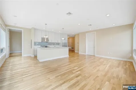 15 Somerset Lane Edgewater NJ 07020