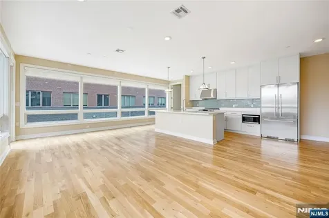 15 Somerset Lane Edgewater NJ 07020