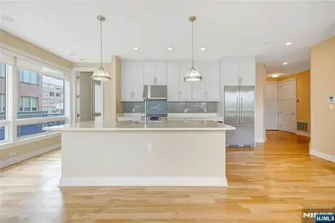 15 Somerset Lane Edgewater NJ 07020