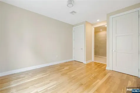 15 Somerset Lane Edgewater NJ 07020