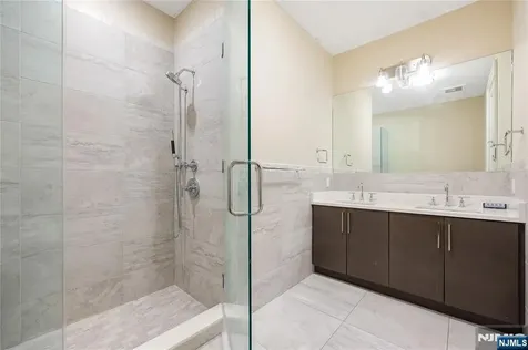 15 Somerset Lane Edgewater NJ 07020