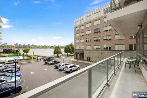 15 Somerset Lane Edgewater NJ 07020