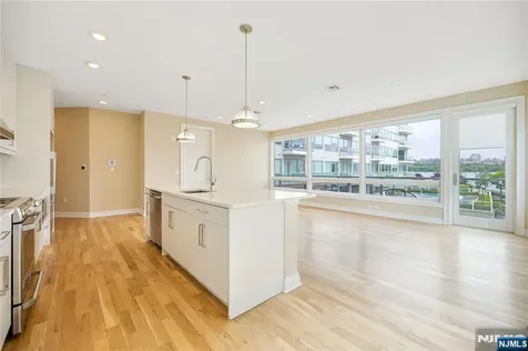 15 Somerset Lane Edgewater NJ 07020