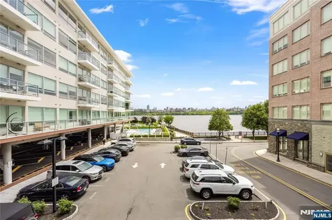 15 Somerset Lane Edgewater NJ 07020