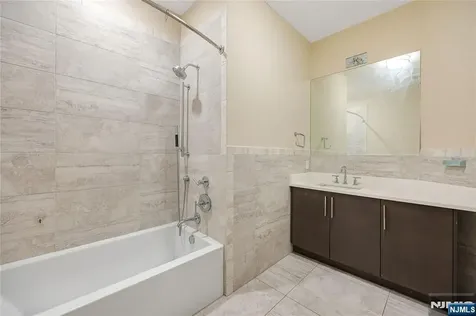 15 Somerset Lane Edgewater NJ 07020