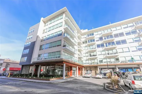 15 Somerset Lane Edgewater NJ 07020