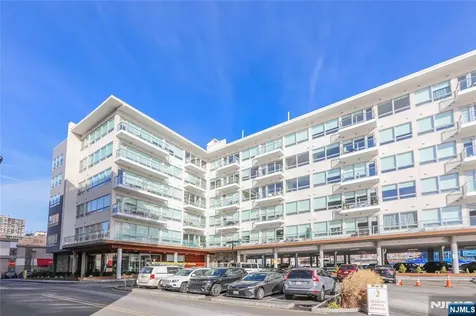 15 Somerset Lane Edgewater NJ 07020