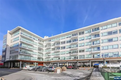15 Somerset Lane Edgewater NJ 07020