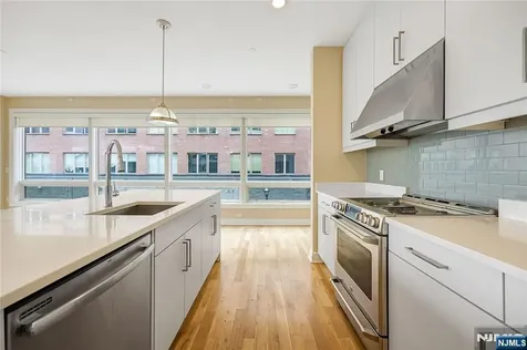 15 Somerset Lane Edgewater NJ 07020