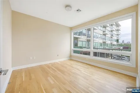 15 Somerset Lane Edgewater NJ 07020