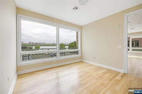 15 Somerset Lane Edgewater NJ 07020