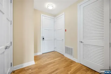 15 Somerset Lane Edgewater NJ 07020