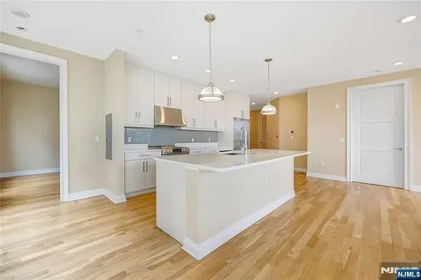 15 Somerset Lane Edgewater NJ 07020