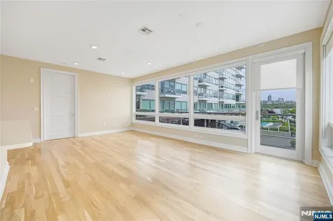 15 Somerset Lane Edgewater NJ 07020