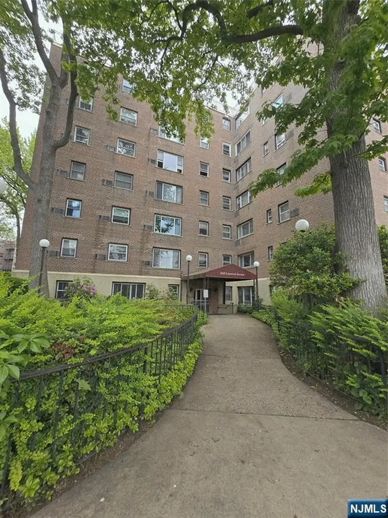 2345 Linwood Avenue Fort Lee NJ 07024