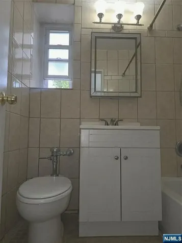 2345 Linwood Avenue Fort Lee NJ 07024