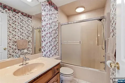 25 Stone Row Lane Jefferson Township NJ 07438
