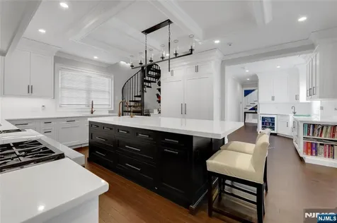 292 Maple Street Englewood NJ 07631
