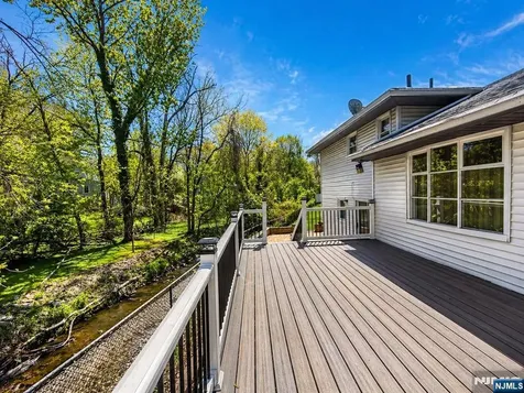 60 Sergent Court Bergenfield NJ 07621