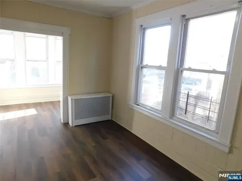 284 Renner Avenue Newark NJ 07112