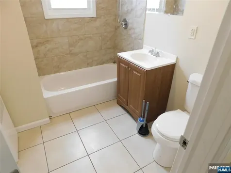 284 Renner Avenue Newark NJ 07112