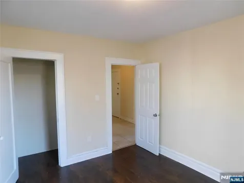284 Renner Avenue Newark NJ 07112