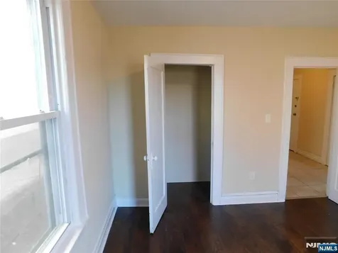 284 Renner Avenue Newark NJ 07112