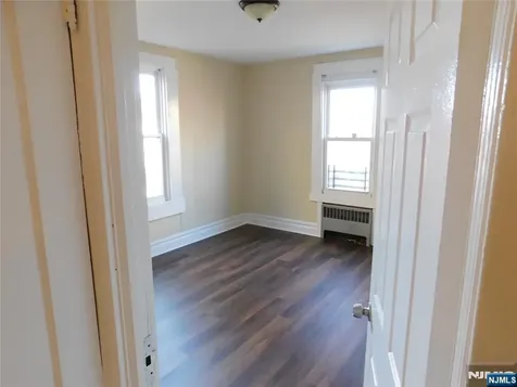 284 Renner Avenue Newark NJ 07112