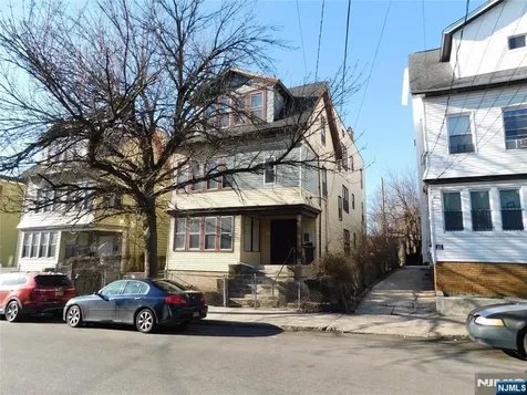 284 Renner Avenue Newark NJ 07112